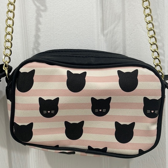 Kitty cat Betsy Johnson pink and black purse - Picture 9 of 9